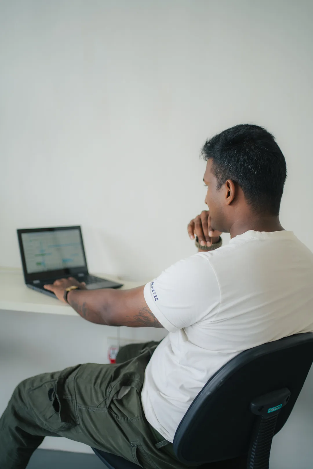 Coworking desks with Starlink internet at MiRA Mirissa, Sri Lanka